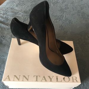 Ann Taylor Kenzie Suede Pump